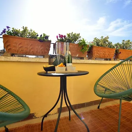 Elegant 2-bedroom Near Metro B1 Easy Access To The Colosseum Apartmán
