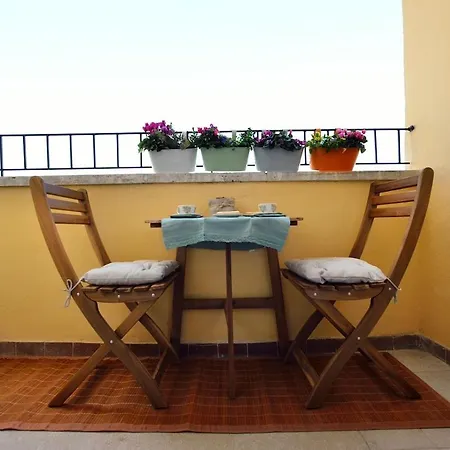 Elegant 2-bedroom Near Metro B1 Easy Access To The Colosseum Řím