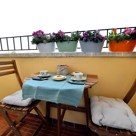 Apartmán Elegant 2-bedroom Near Metro B1 Easy Access To The Colosseum Řím