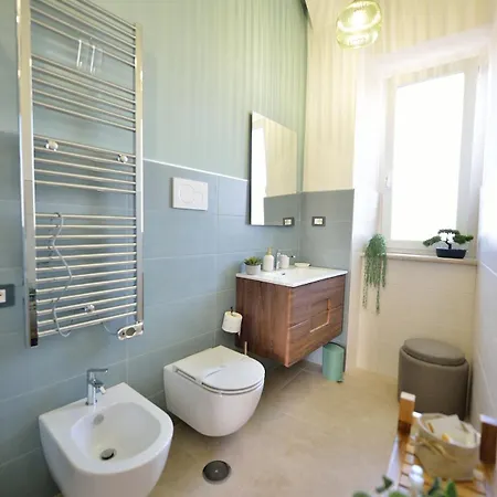 Elegant 2-bedroom Near Metro B1 Easy Access To The Colosseum Řím