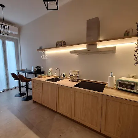 Elegant 2-bedroom Near Metro B1 Easy Access To The Colosseum Apartmán Řím