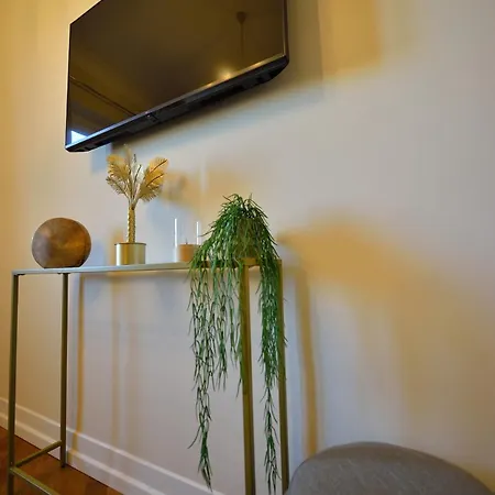 Apartmán Elegant 2-bedroom Near Metro B1 Easy Access To The Colosseum Řím