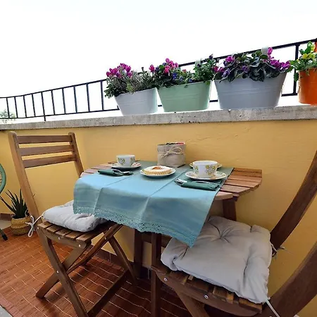 Apartmán Elegant 2-bedroom Near Metro B1 Easy Access To The Colosseum Řím